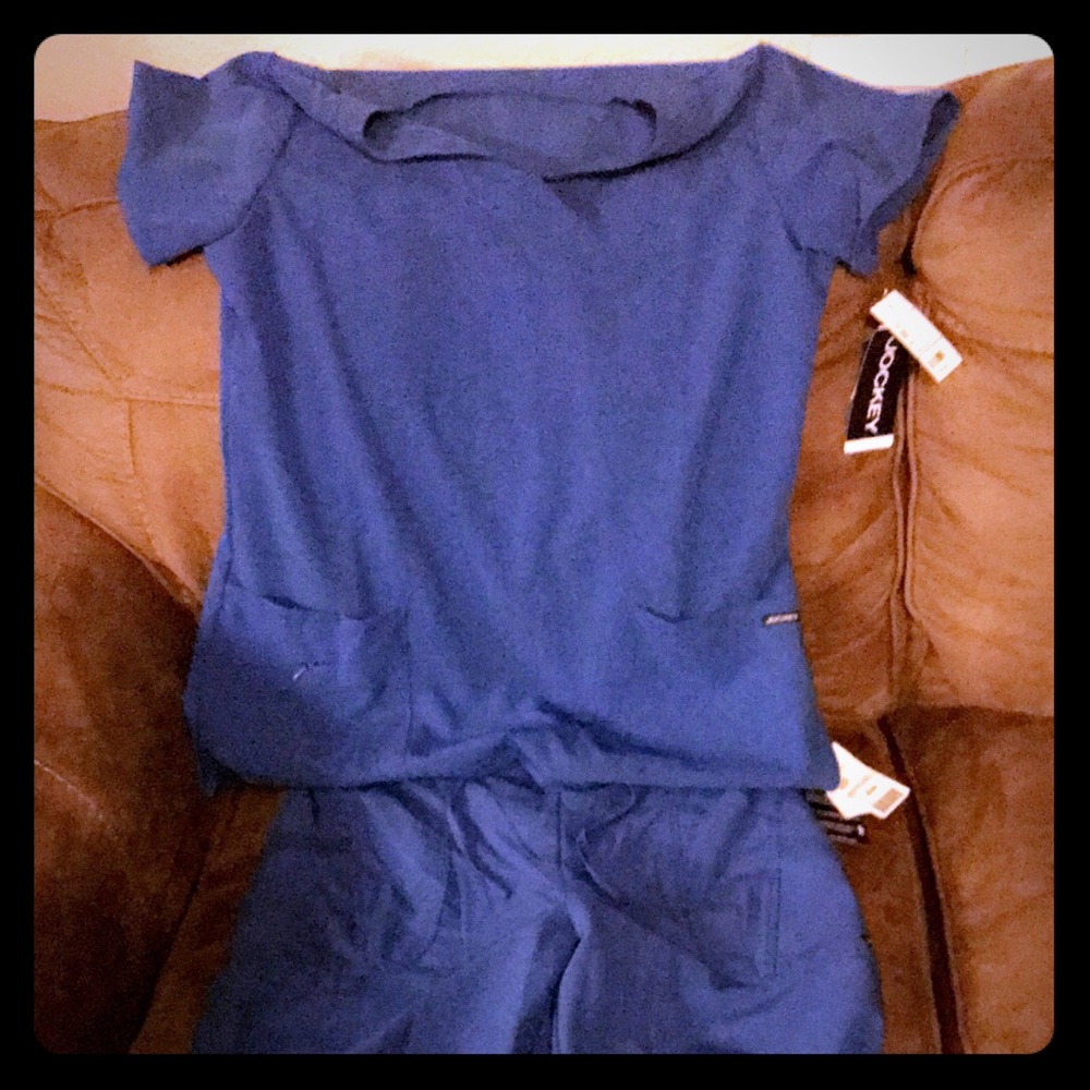 NWT scrub set